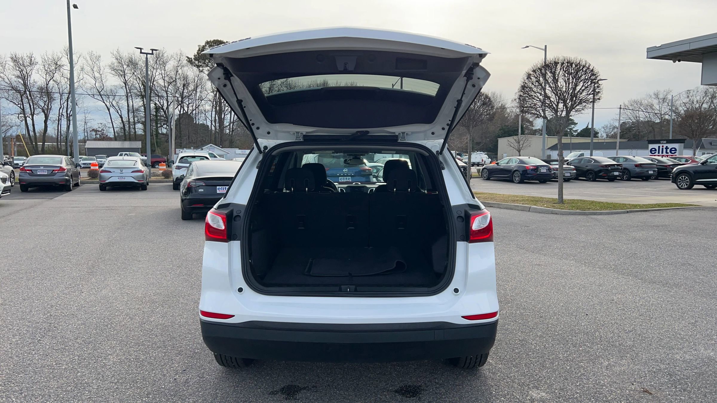 Used 2021 Chevrolet Equinox LS w/ LS Convenience Package image 10