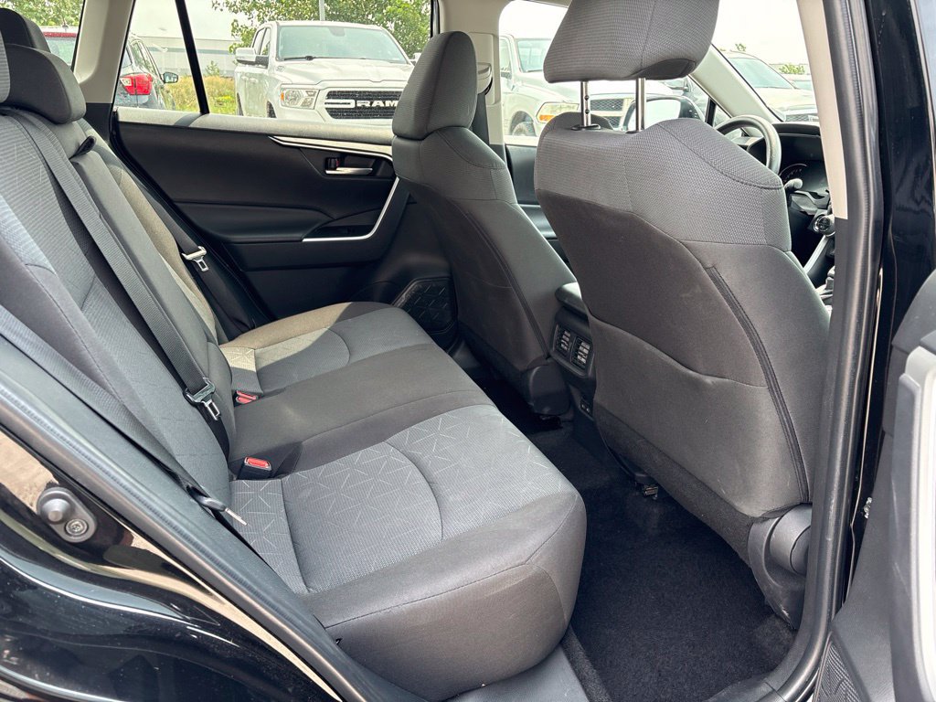 Used 2025 Toyota RAV4 XLE FWD image 22