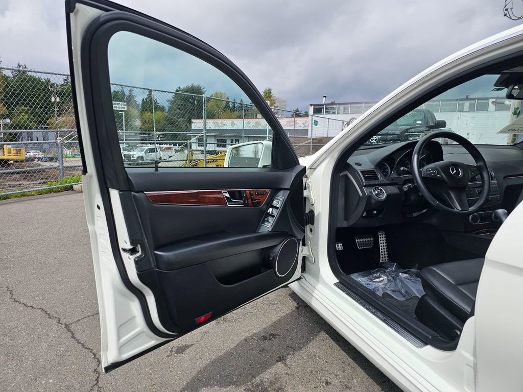Used 2011 Mercedes-Benz C 300 4MATIC Sedan image 19