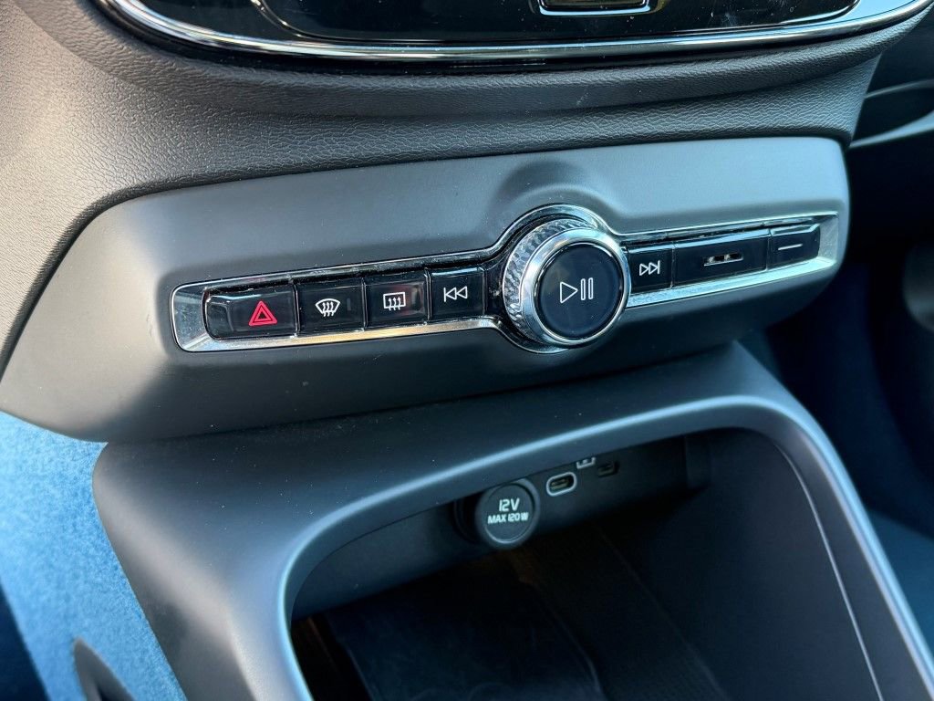 Used 2023 Volvo XC40 Recharge Ultimate image 25