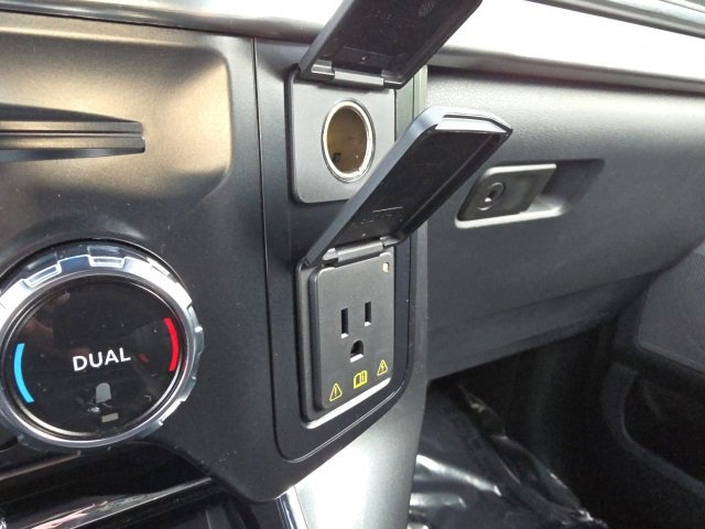 Certified 2022 Ford F150 Lariat w/ Equipment Group 502A High image 21