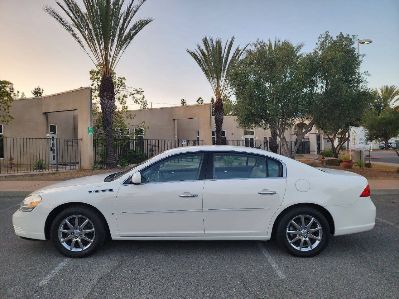 Used 2007 Buick Lucerne CXL w/ Luxury Package FWD image 4
