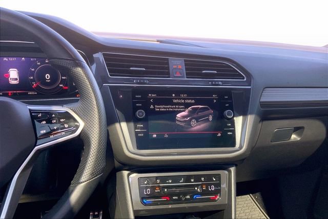 Used 2022 Volkswagen Tiguan SEL R-Line AWD/4WD image 6