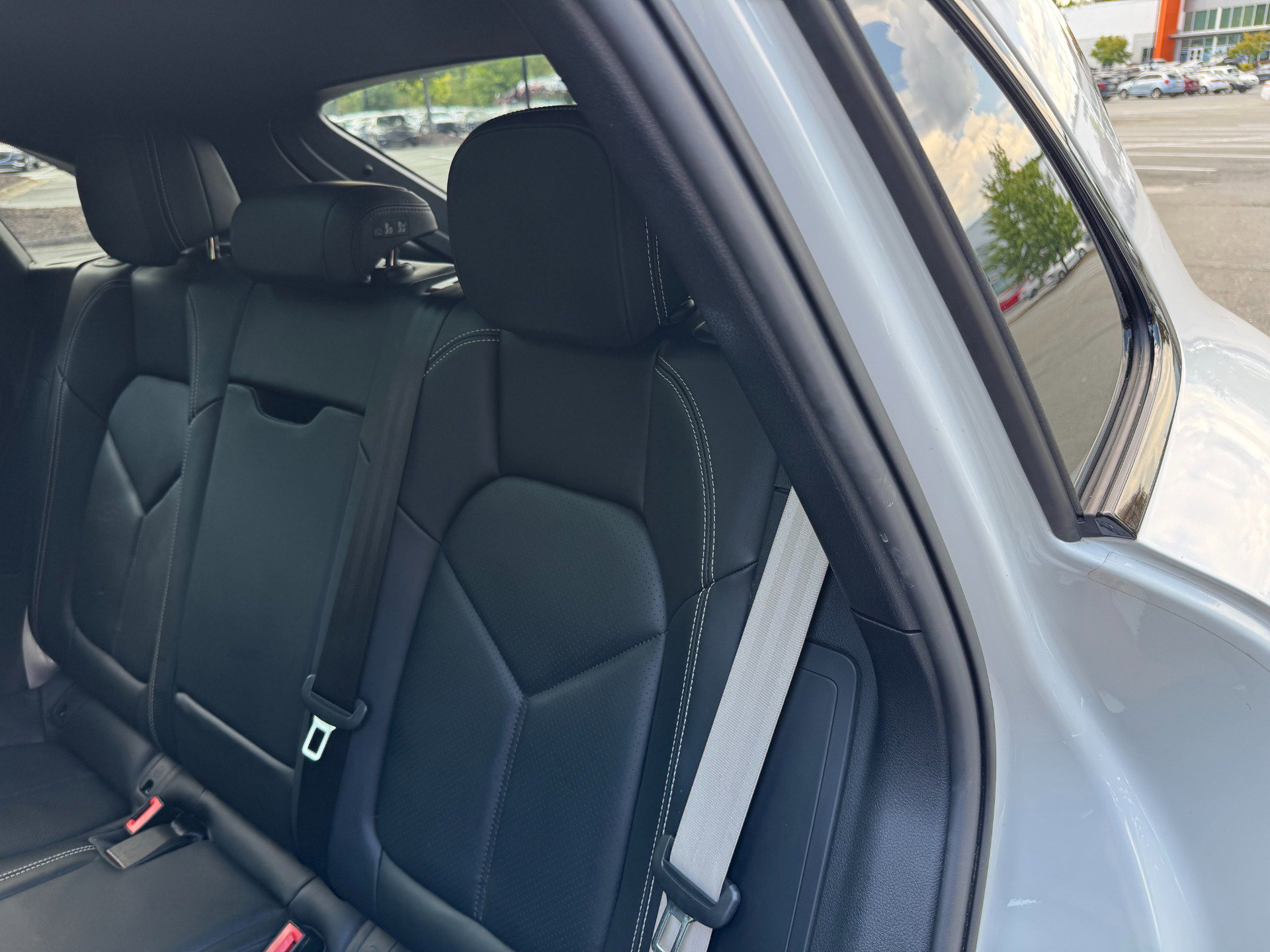 Used 2023 Porsche Macan image 47