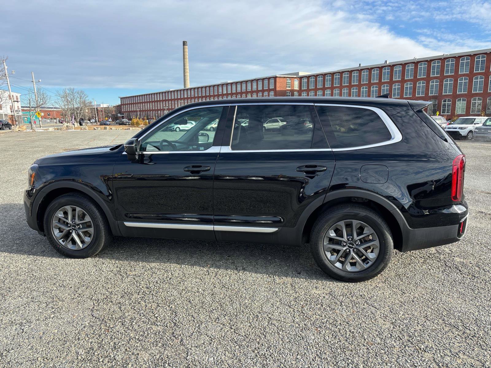 Used 2023 Kia Telluride LX image 7