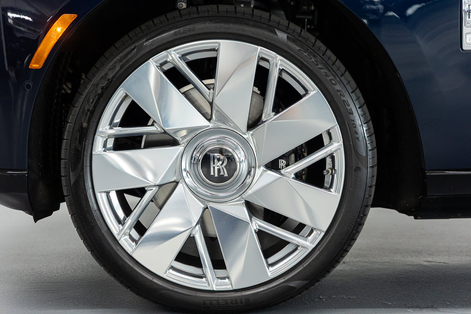 Certified 2025 Rolls-Royce Cullinan AWD/4WD image 18