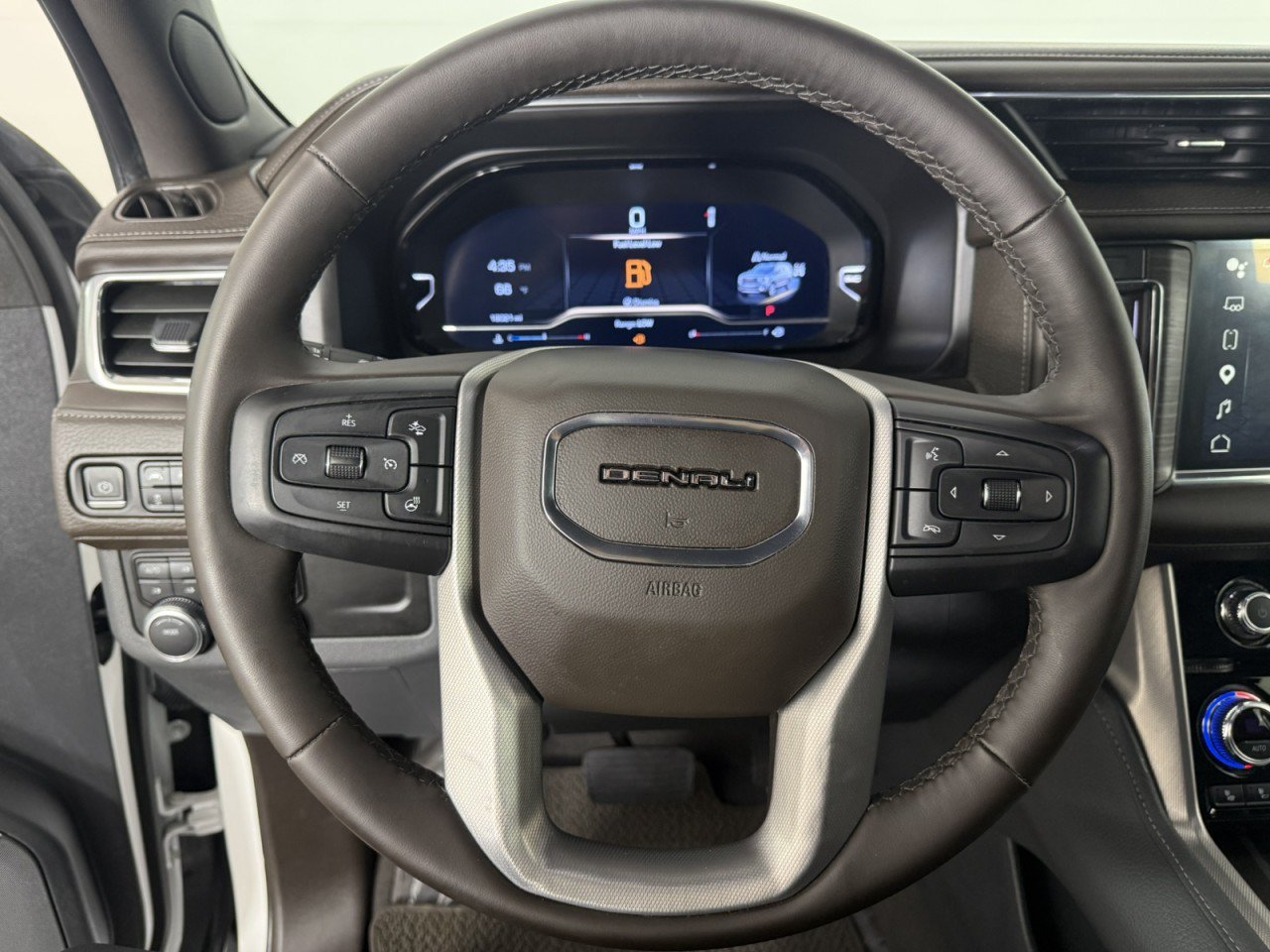 Used 2023 GMC Yukon Denali AWD/4WD image 22