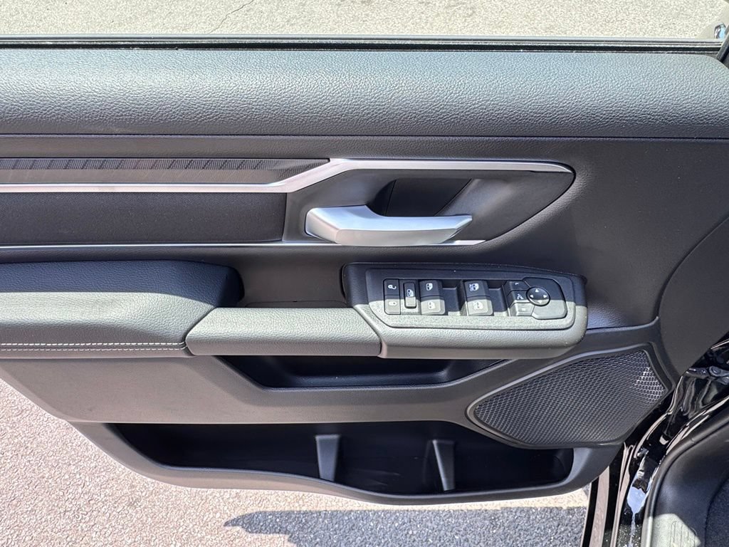 New 2026 RAM 1500 4x4 Crew Cab image 9