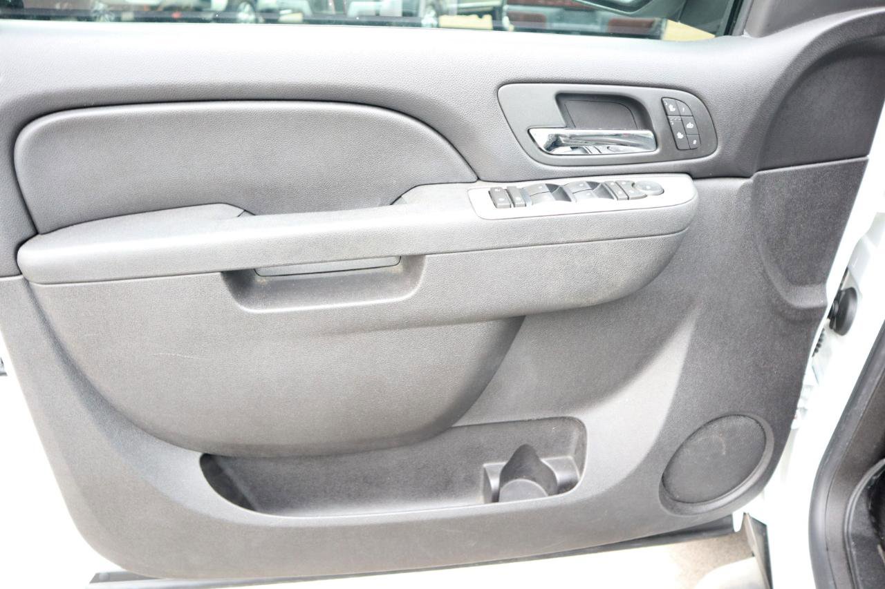 Used 2010 Chevrolet Suburban LT w/ Luxury Package AWD/4WD image 14