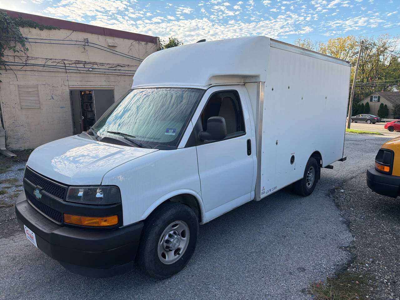Used 2018 Chevrolet Express 3500 RWD image 4