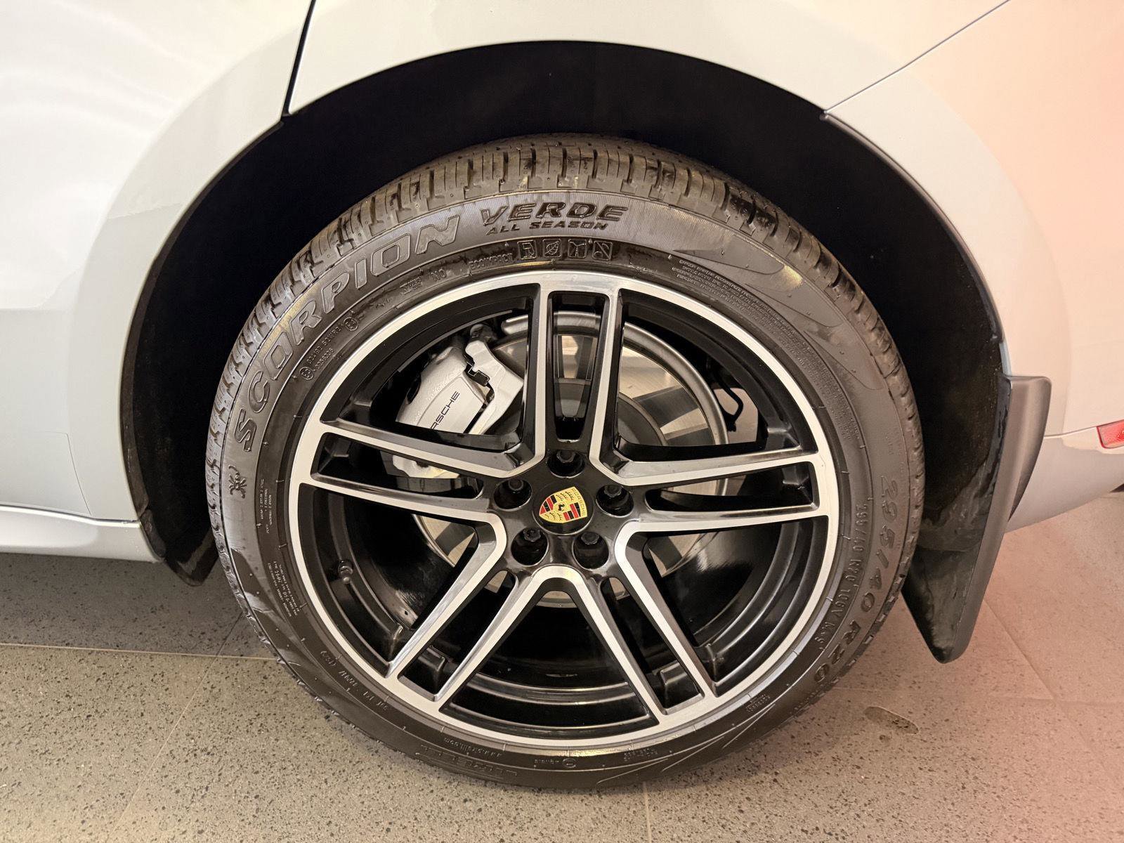 Certified 2020 Porsche Macan Turbo image 11