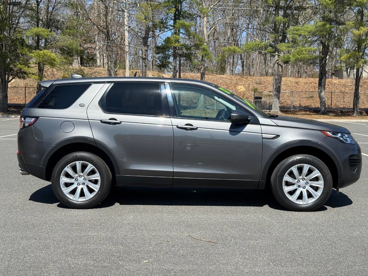 Used 2017 Land Rover Discovery Sport SE AWD/4WD image 4