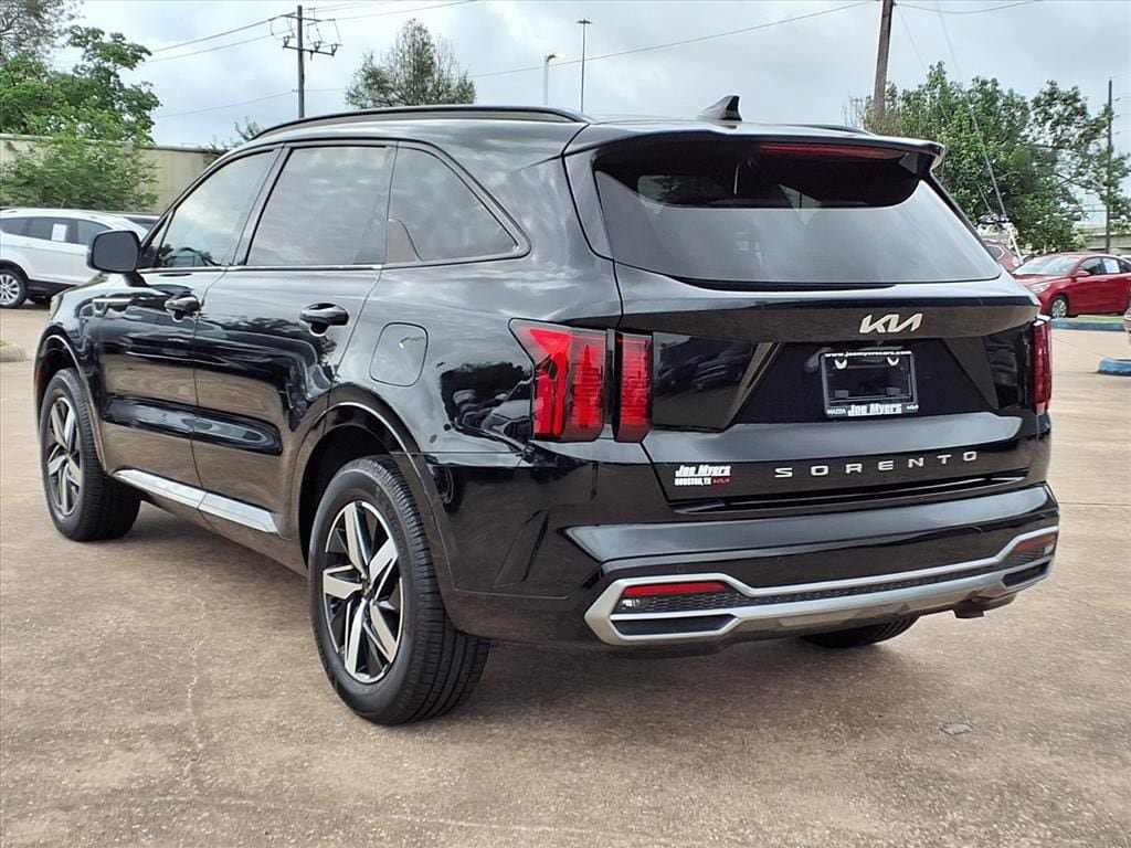 Certified 2022 Kia Sorento EX FWD image 2