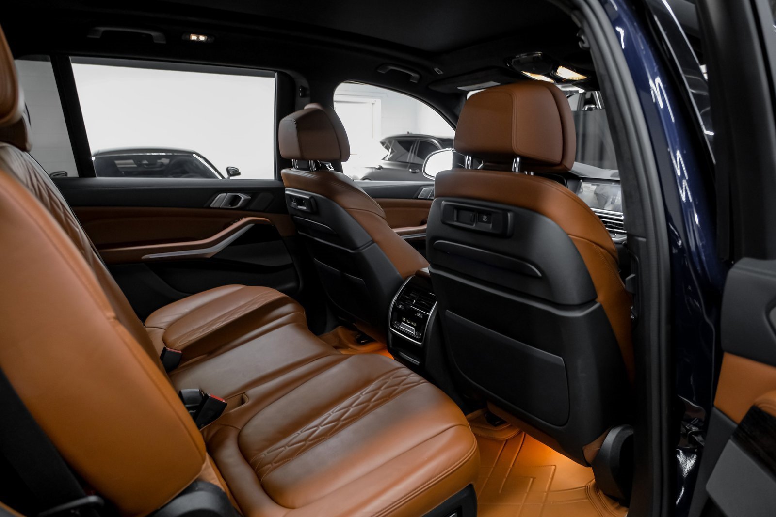 Used 2022 BMW X7 M50i w/ Executive Package image 40