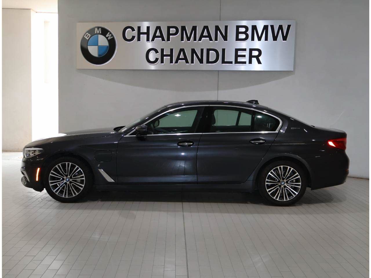 Used 2018 BMW 530e xDrive w/ Premium Package AWD/4WD image 3