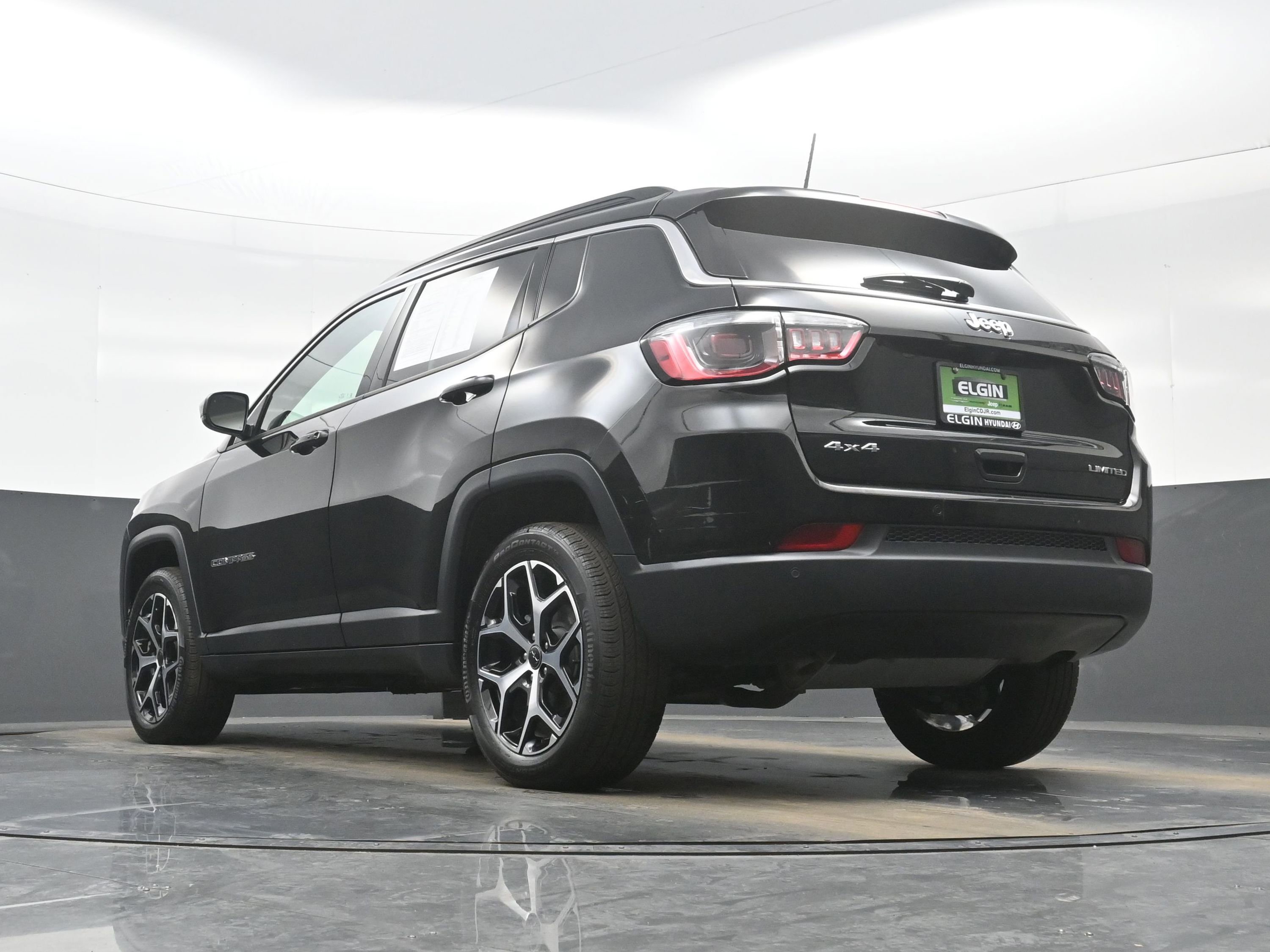 Used 2025 Jeep Compass Limited image 28