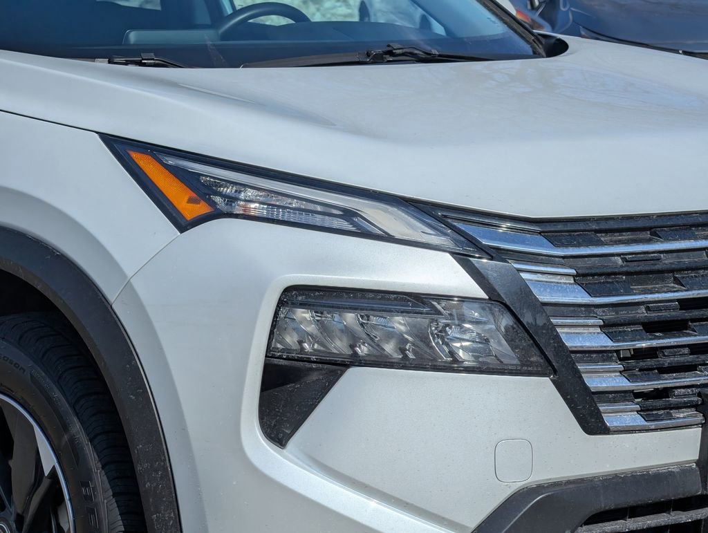 Used 2025 Nissan Rogue SV AWD/4WD image 10