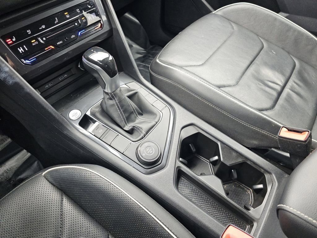Used 2022 Volkswagen Tiguan SEL R-Line image 35