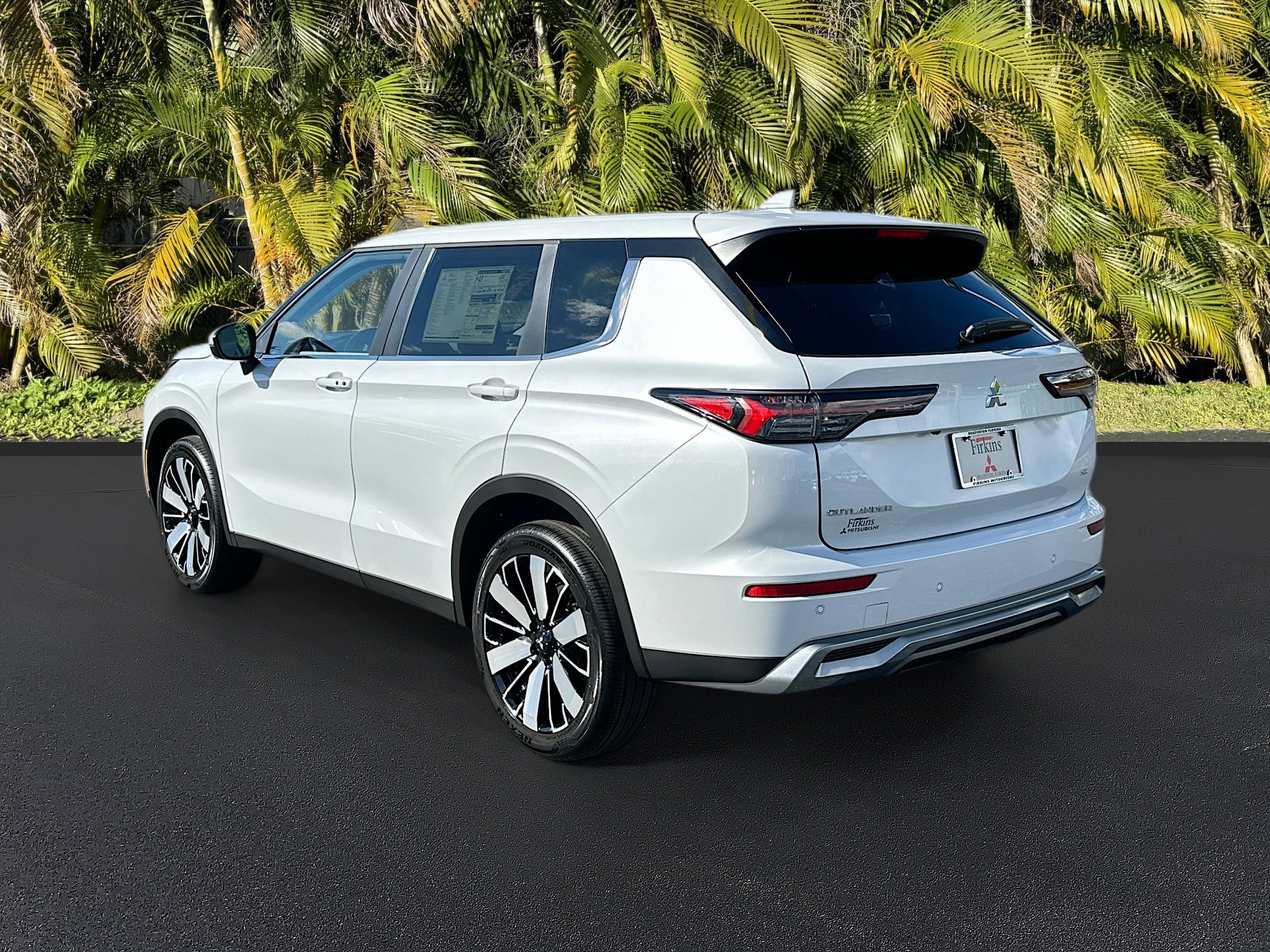 New 2025 Mitsubishi Outlander SE image 3