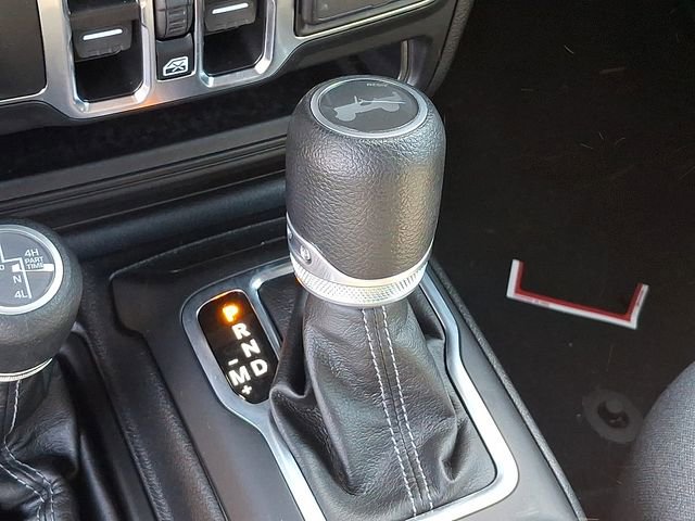 Used 2024 Jeep Wrangler Unlimited Sahara w/ Technology Group image 15