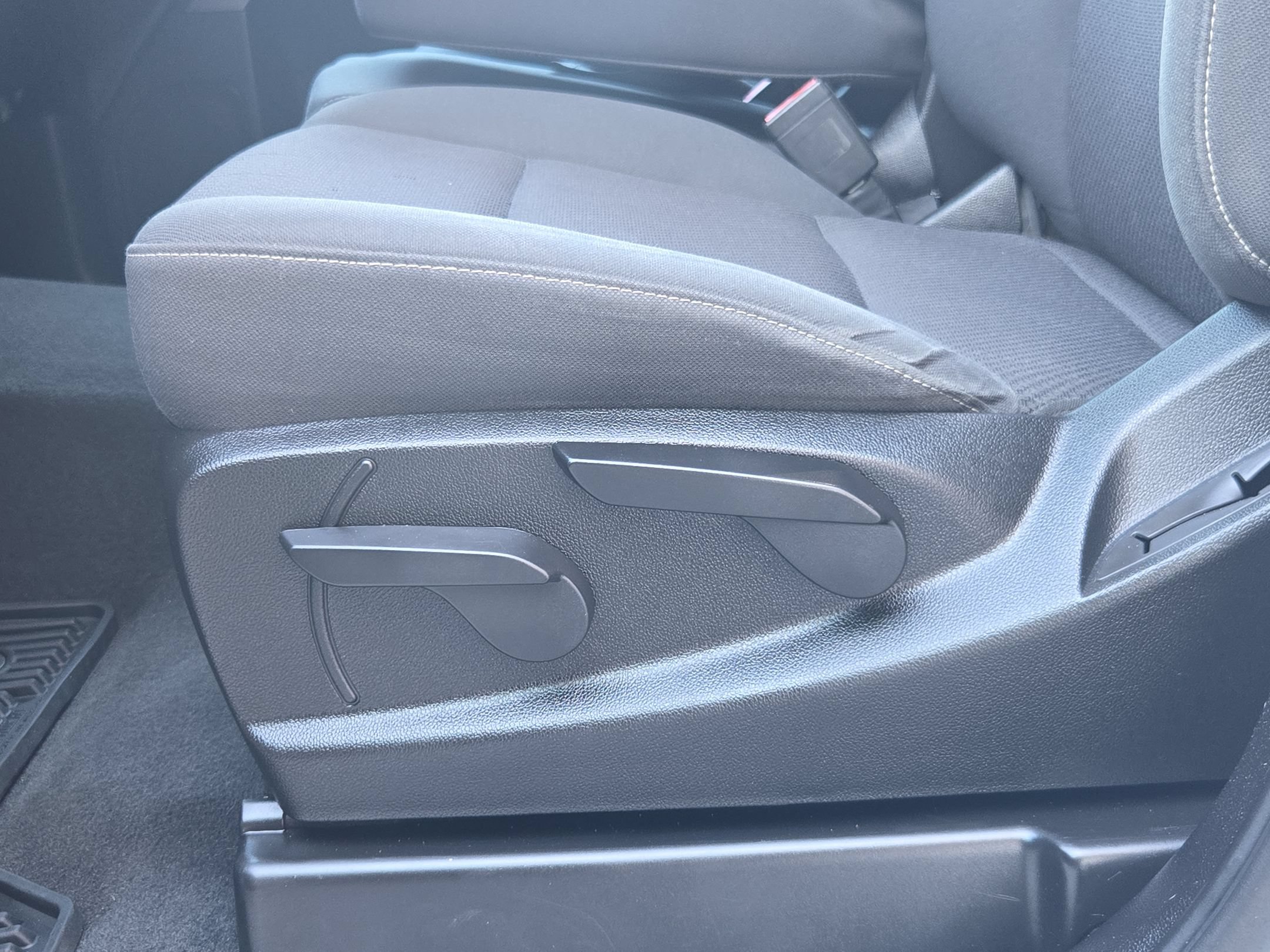 Used 2019 Chevrolet Silverado 1500 LT AWD/4WD image 23