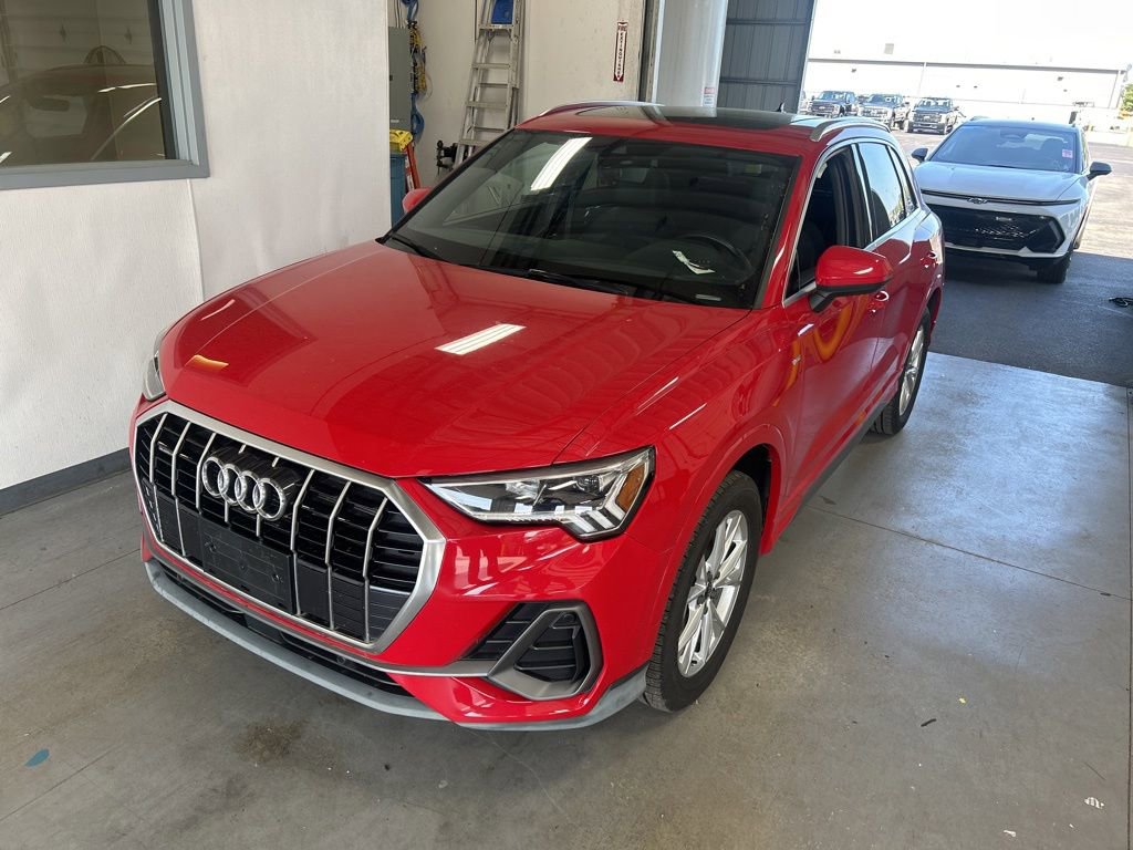 Used 2024 Audi Q3 2.0T Premium AWD/4WD image 2