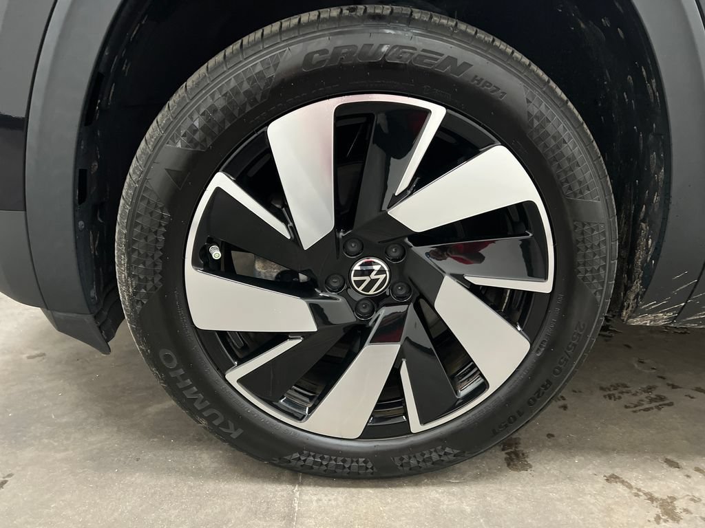 Used 2024 Volkswagen Atlas Cross Sport SE FWD image 30