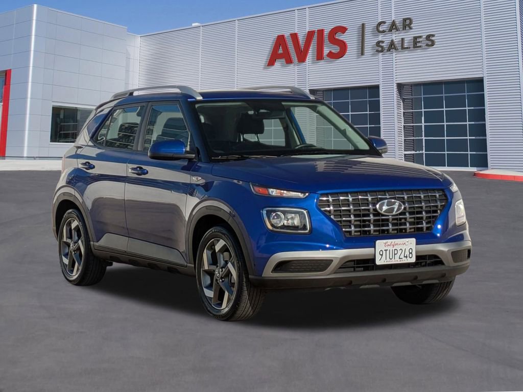Used 2025 Hyundai Venue SEL image 3