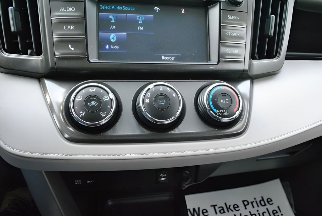 Used 2015 Toyota RAV4 LE image 20