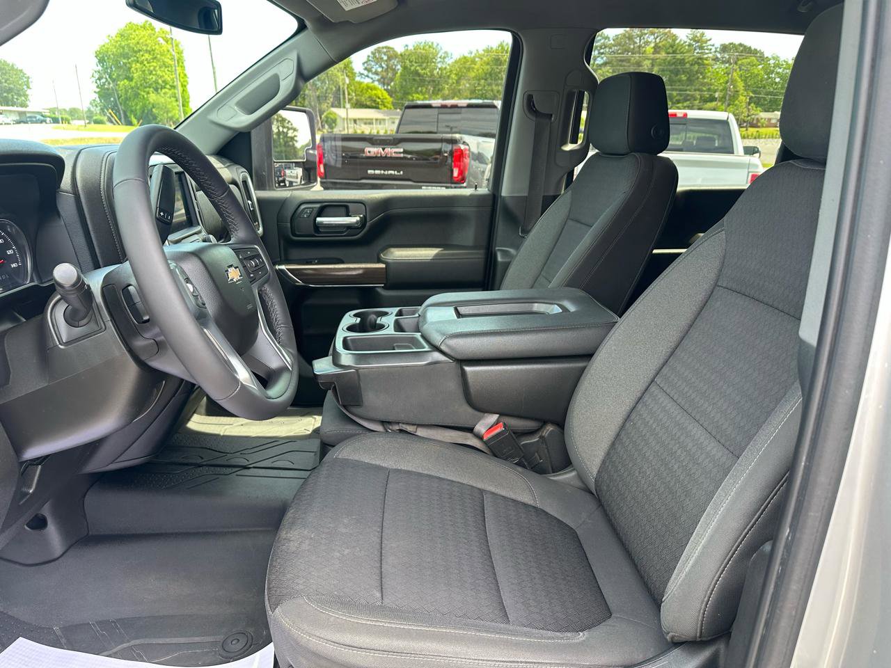 Used 2022 Chevrolet Silverado 3500 LT w/ Convenience Package AWD/4WD image 11