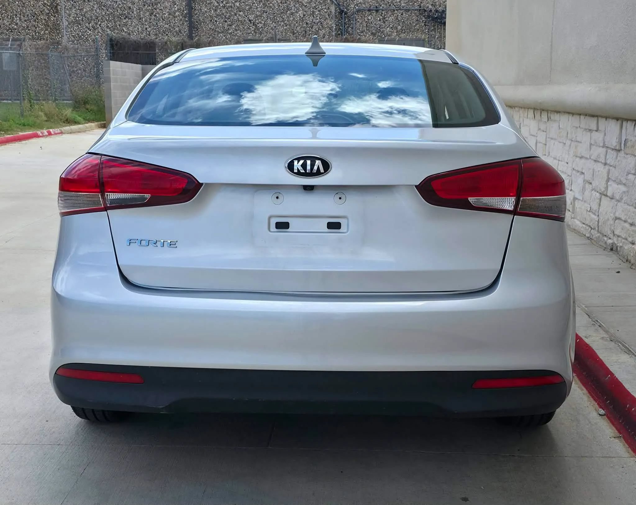 Used 2017 Kia Forte LX w/ LX Popular Package FWD image 4