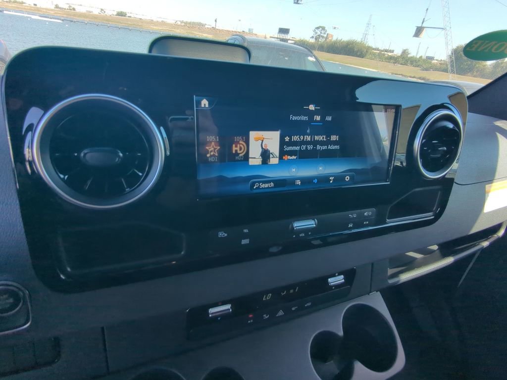 Used 2025 Mercedes-Benz Sprinter 2500 image 5