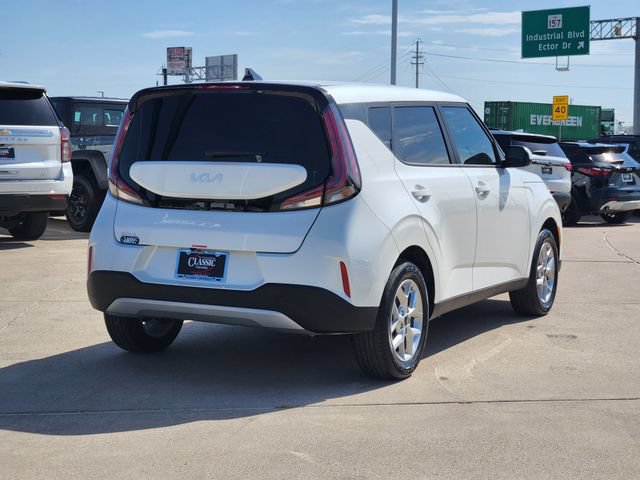 Used 2025 Kia Soul LX w/ LX Technology Package FWD image 14