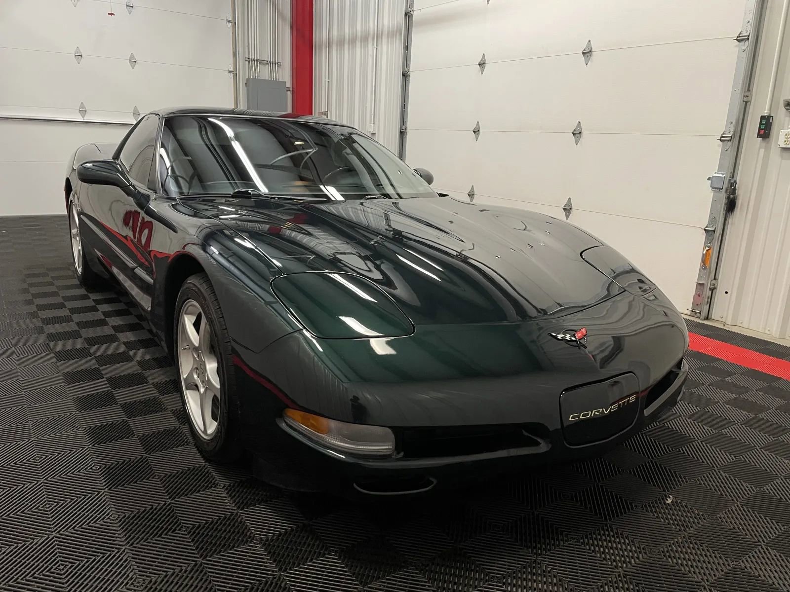 Used 2000 Chevrolet Corvette Coupe w/ Roof Pkg RWD image 10