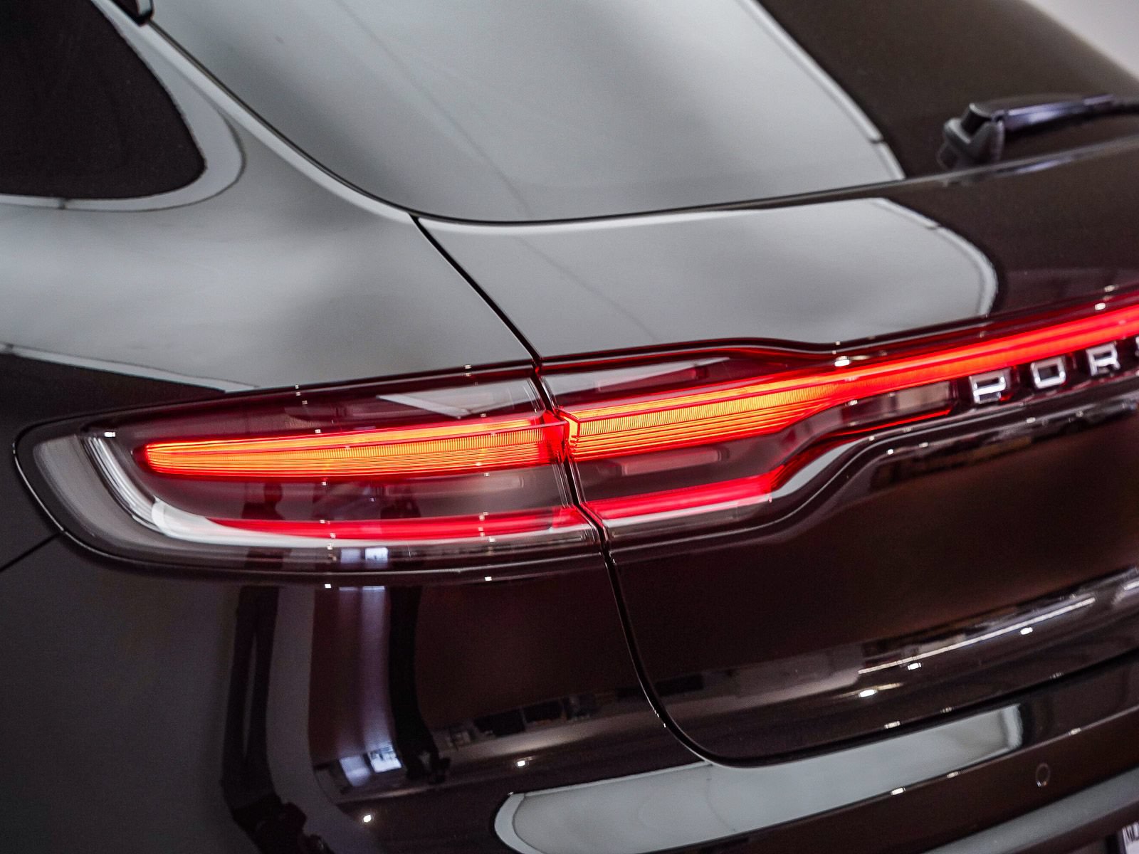 Certified 2026 Porsche Macan AWD/4WD image 12