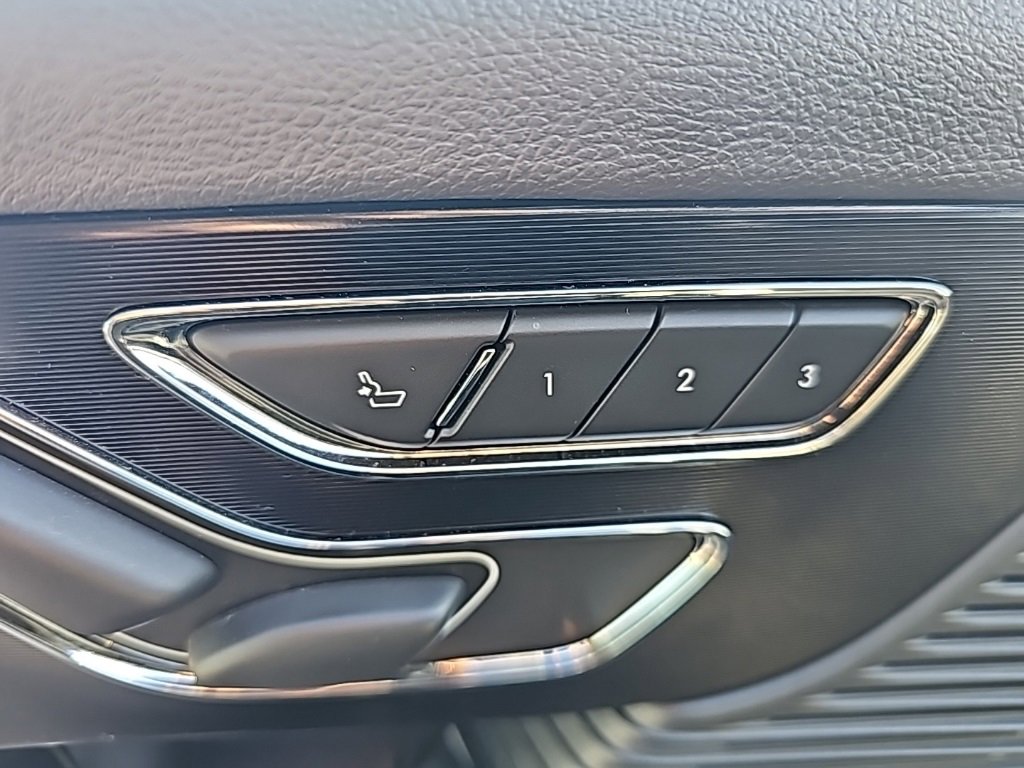 Used 2020 Lincoln Corsair FWD w/ Equipment Group 101A image 11