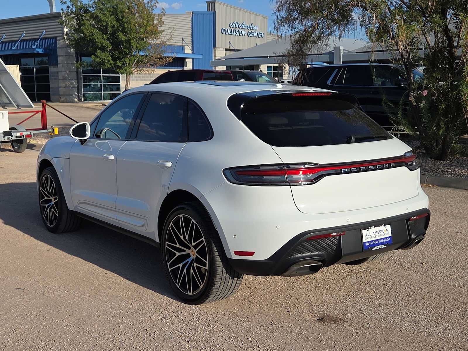 Used 2022 Porsche Macan AWD/4WD image 6