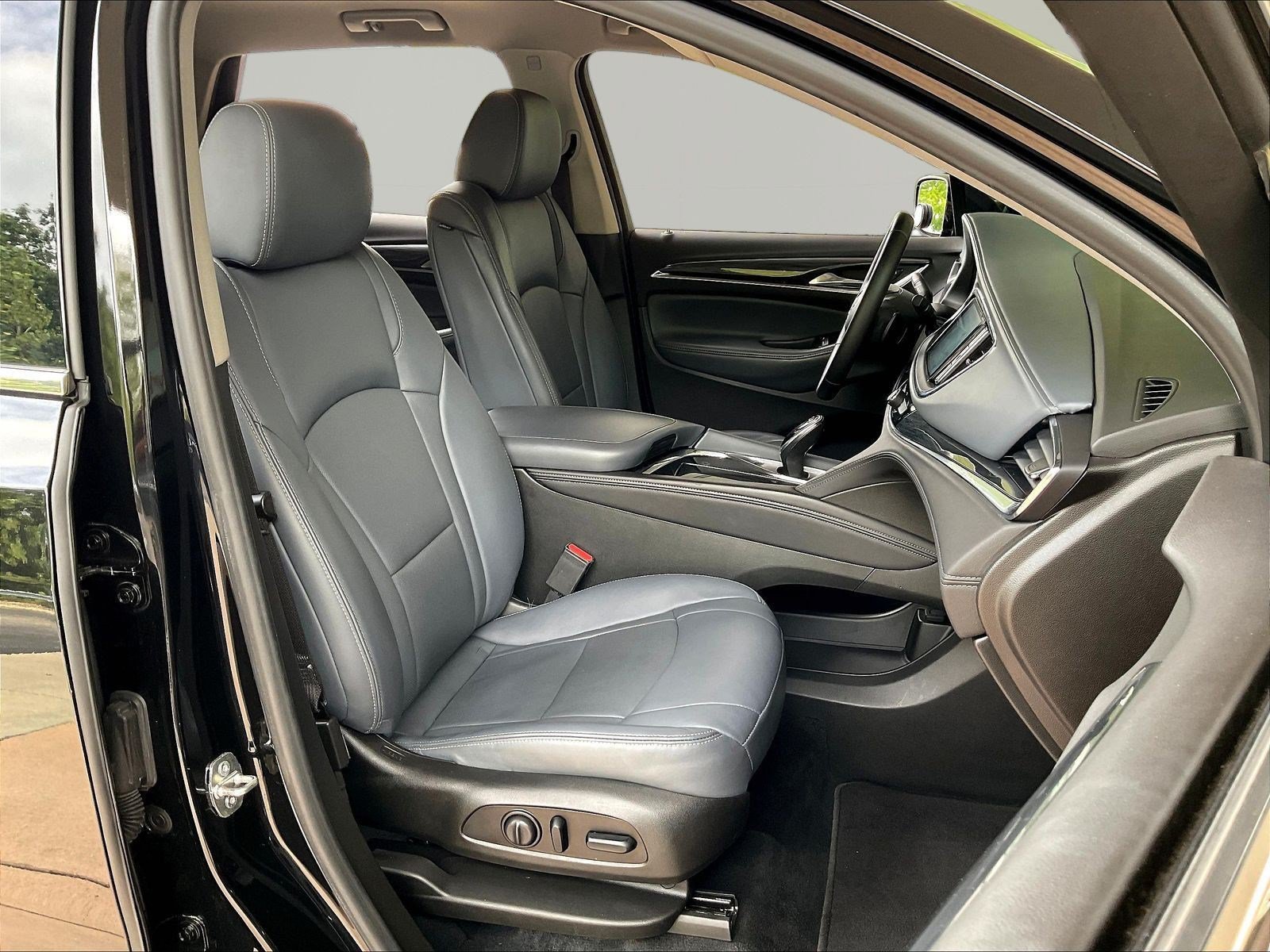 Used 2021 Buick Enclave Essence FWD image 29