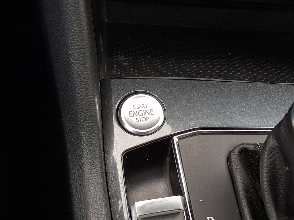 Used 2018 Volkswagen Tiguan SE w/ Front Fog Lights Package image 24