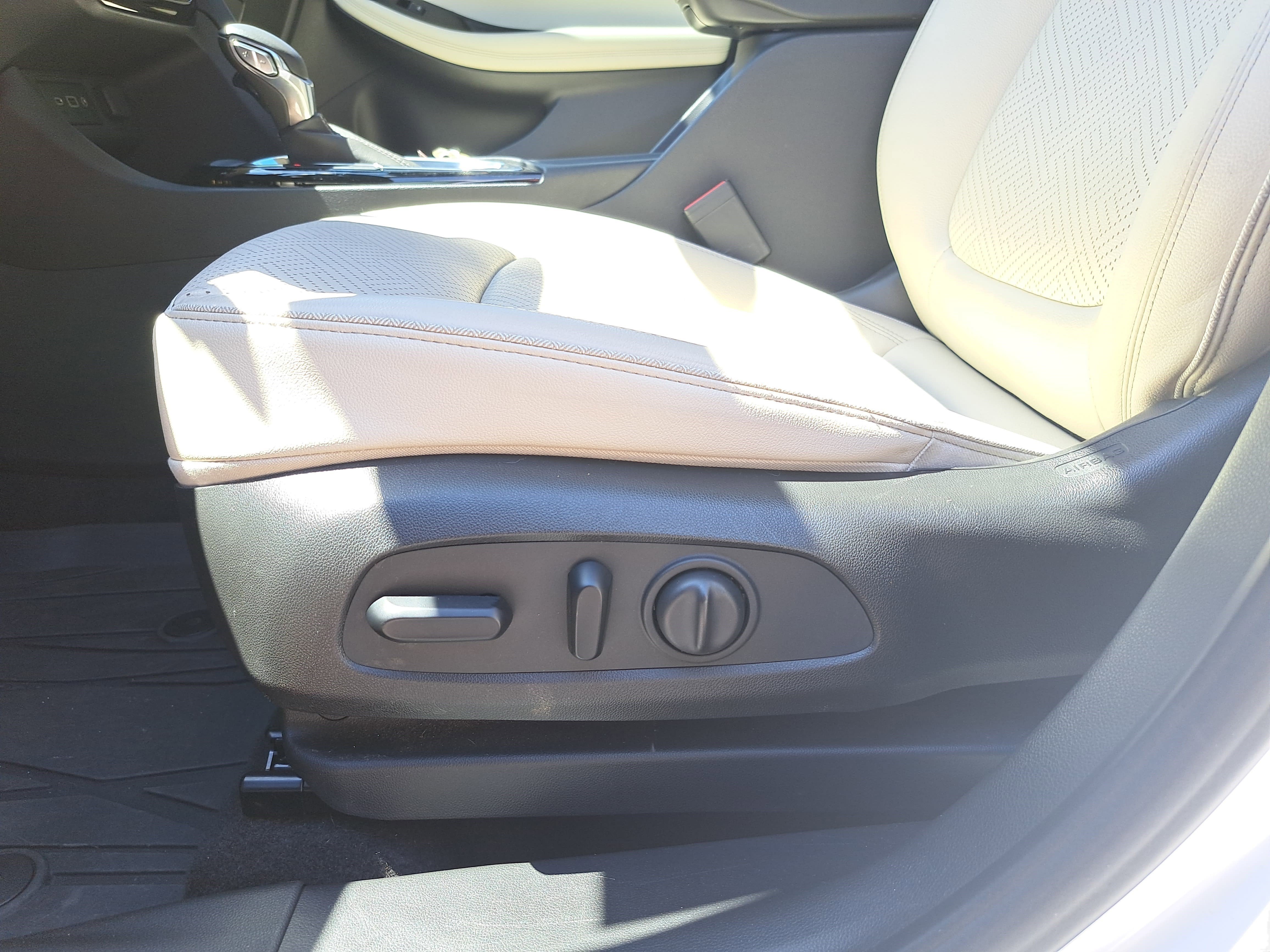 Used 2020 Buick Encore GX Essence w/ Sport Touring Package image 27