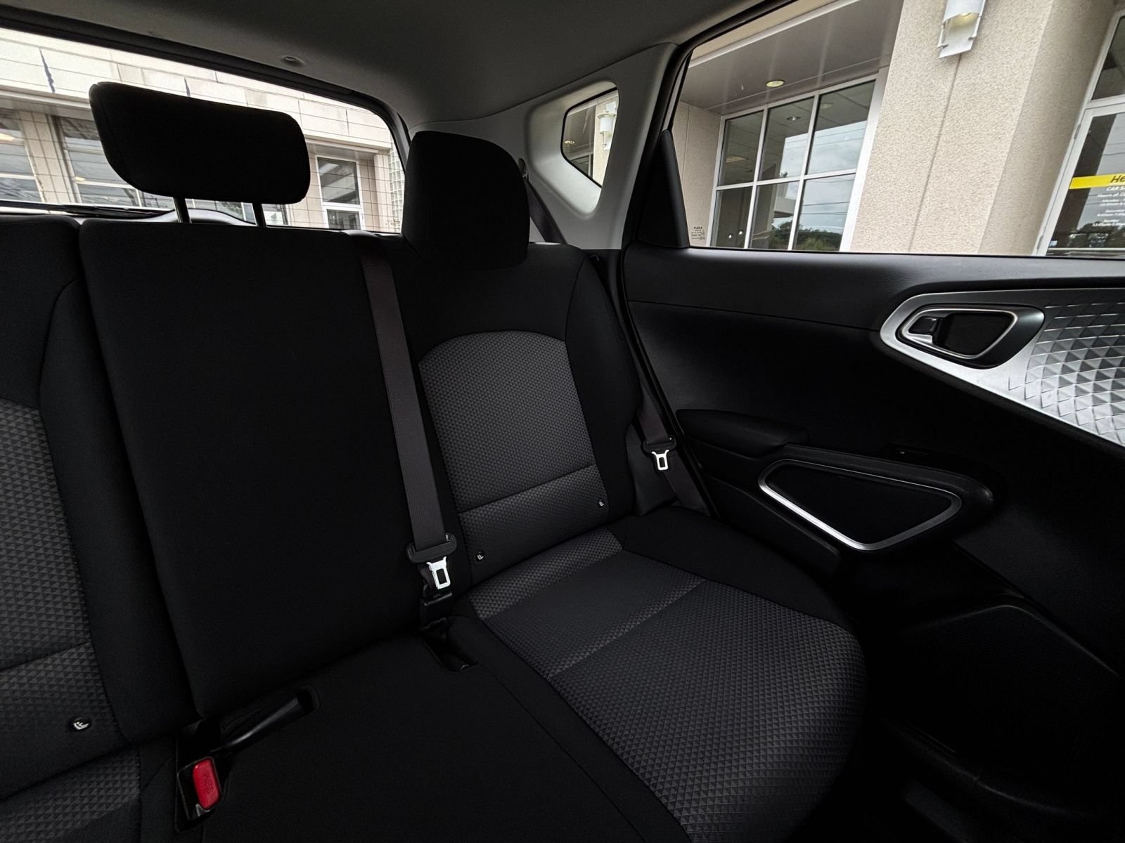 Used 2025 Kia Soul LX w/ LX Technology Package FWD image 35
