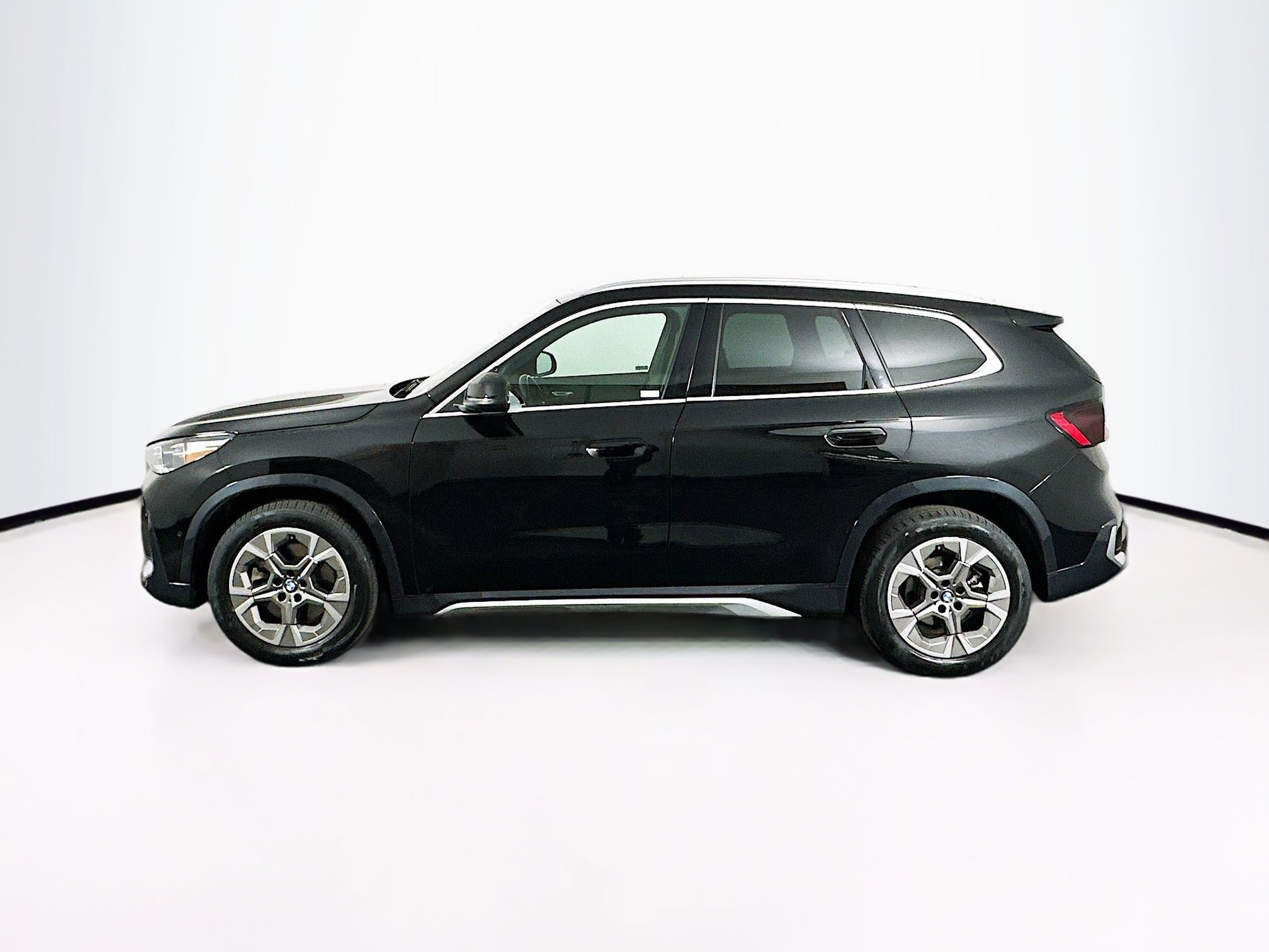 Used 2025 BMW X1 xDrive28i image 4