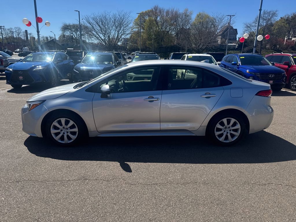 Used 2025 Toyota Corolla LE AWD/4WD image 5
