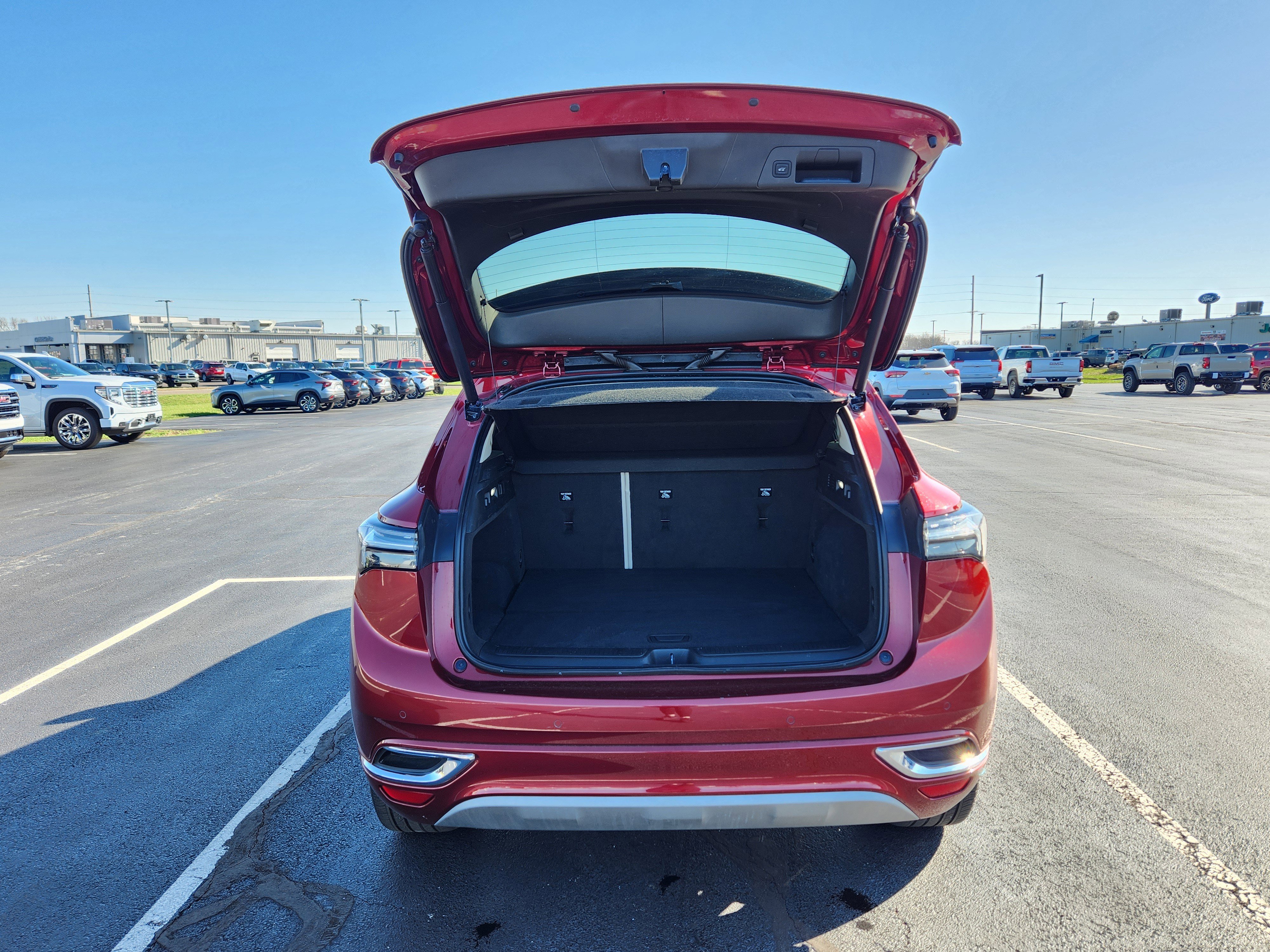 Used 2022 Buick Envision Avenir w/ Technology Package II image 10