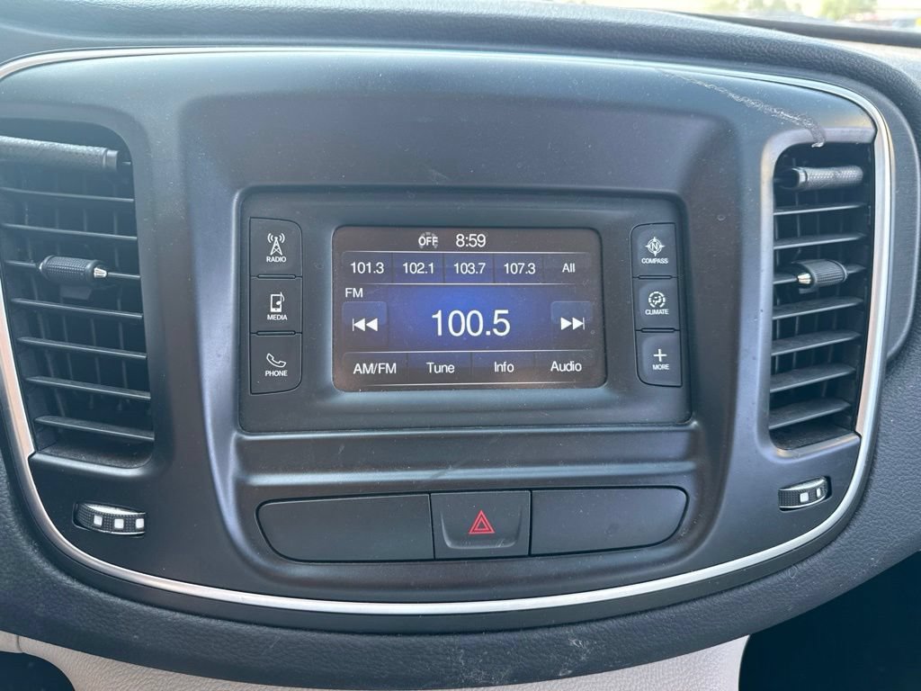 Used 2016 Chrysler 200 Limited FWD image 18