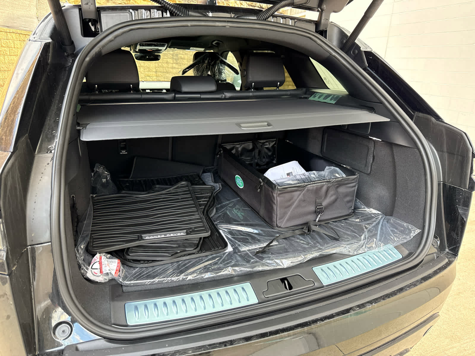 New 2026 Land Rover Range Rover Velar Dynamic SE AWD/4WD image 19