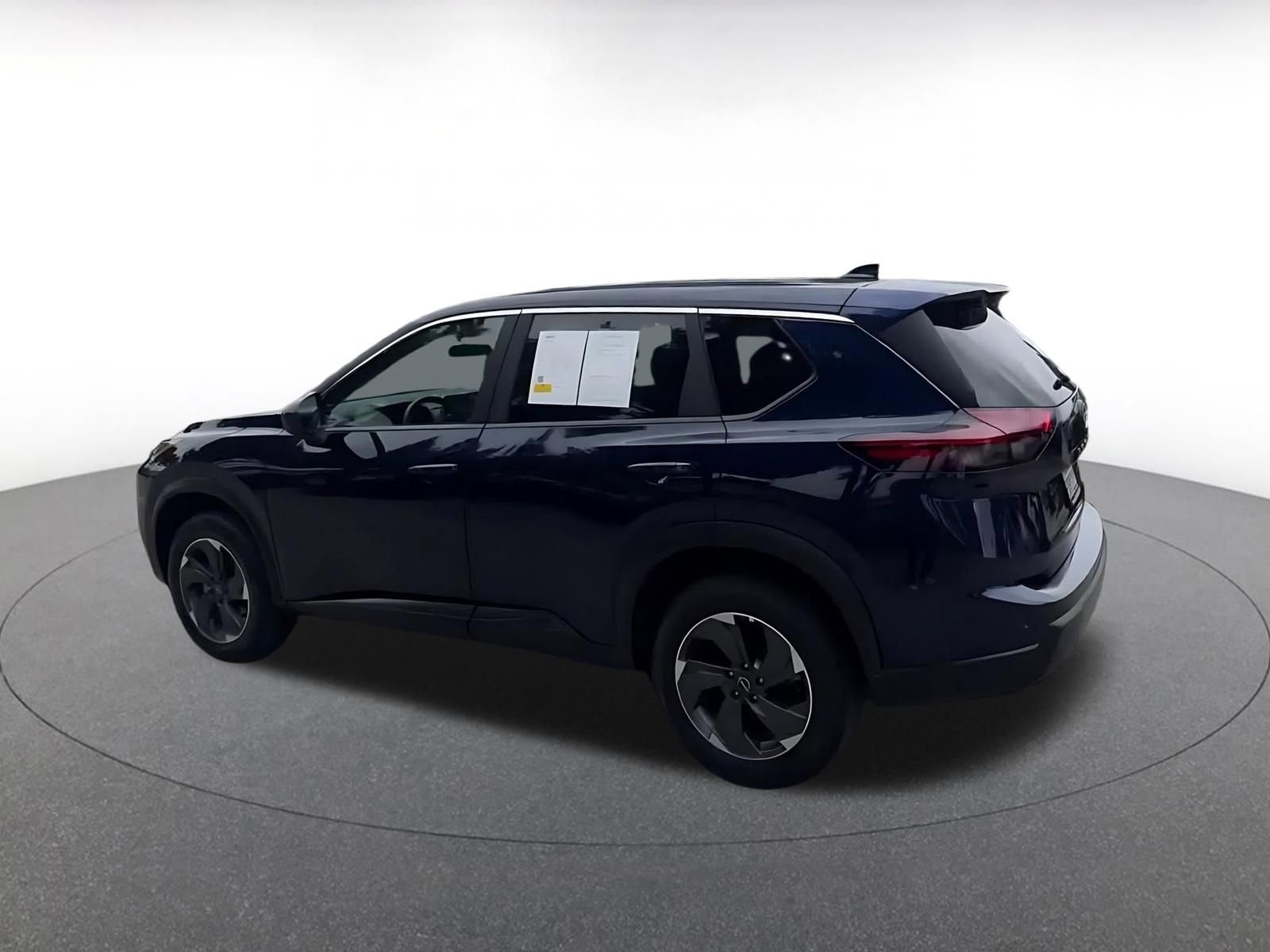 Used 2025 Nissan Rogue SV FWD image 10