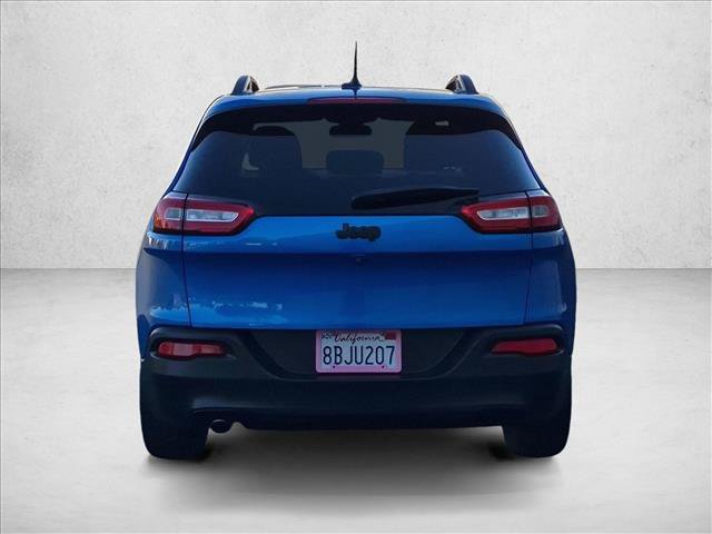 Used 2018 Jeep Cherokee Latitude w/ Altitude Package FWD image 7