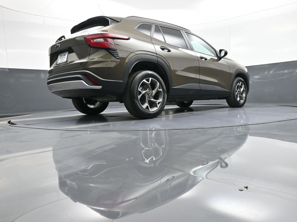 Used 2024 Chevrolet Trax LT w/ Driver Confidence Package image 28