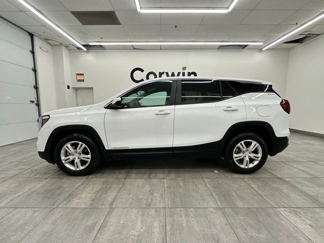 Used 2024 GMC Terrain SLE image 2
